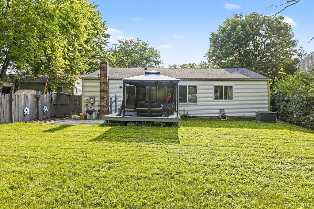 5540 New Meadow Drive Ypsilanti Charter Township MI 48197
