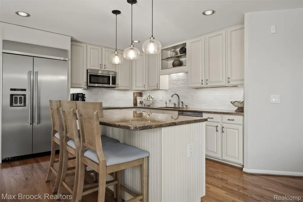 5101 Village Commons Drive West Bloomfield Charter Township MI 48322