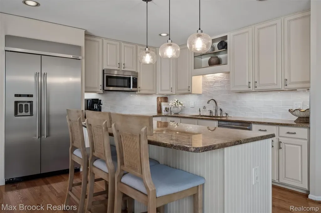 5101 Village Commons Drive West Bloomfield Charter Township MI 48322