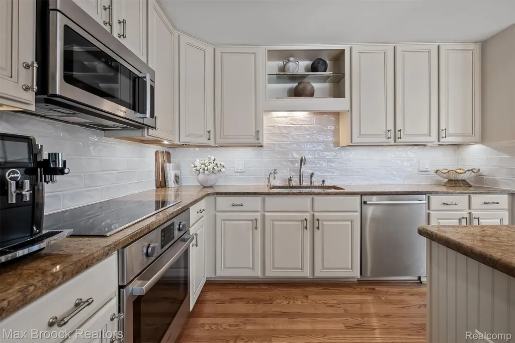 5101 Village Commons Drive West Bloomfield Charter Township MI 48322