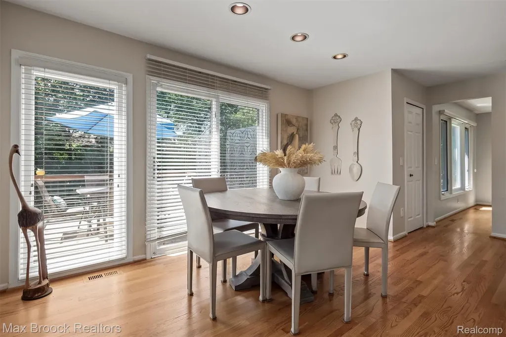 5101 Village Commons Drive West Bloomfield Charter Township MI 48322