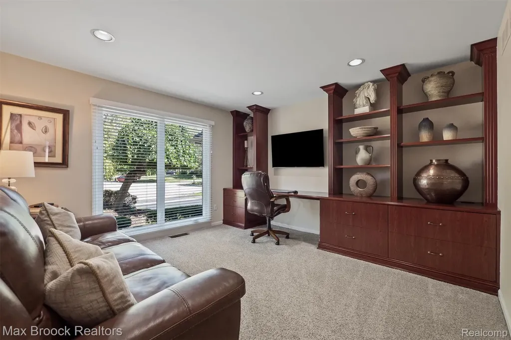 5101 Village Commons Drive West Bloomfield Charter Township MI 48322