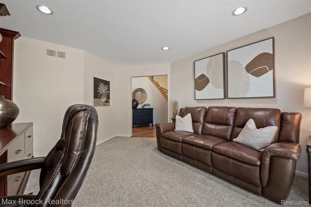 5101 Village Commons Drive West Bloomfield Charter Township MI 48322