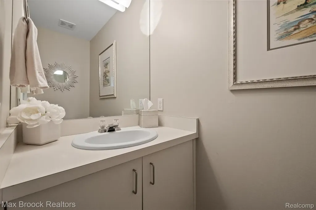 5101 Village Commons Drive West Bloomfield Charter Township MI 48322