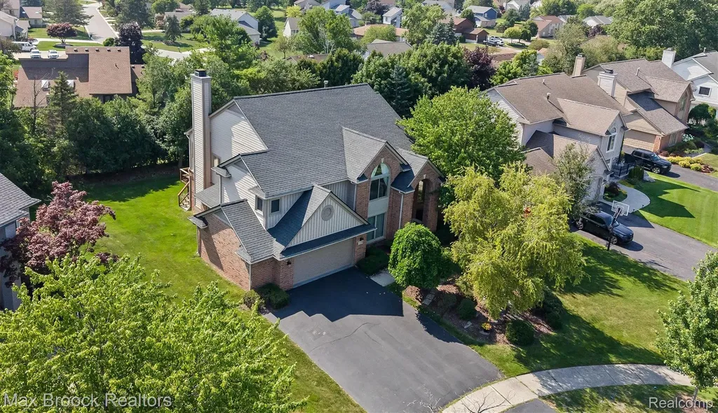 5101 Village Commons Drive West Bloomfield Charter Township MI 48322