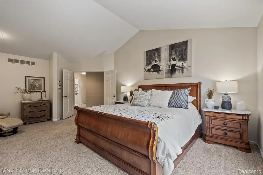 5101 Village Commons Drive West Bloomfield Charter Township MI 48322