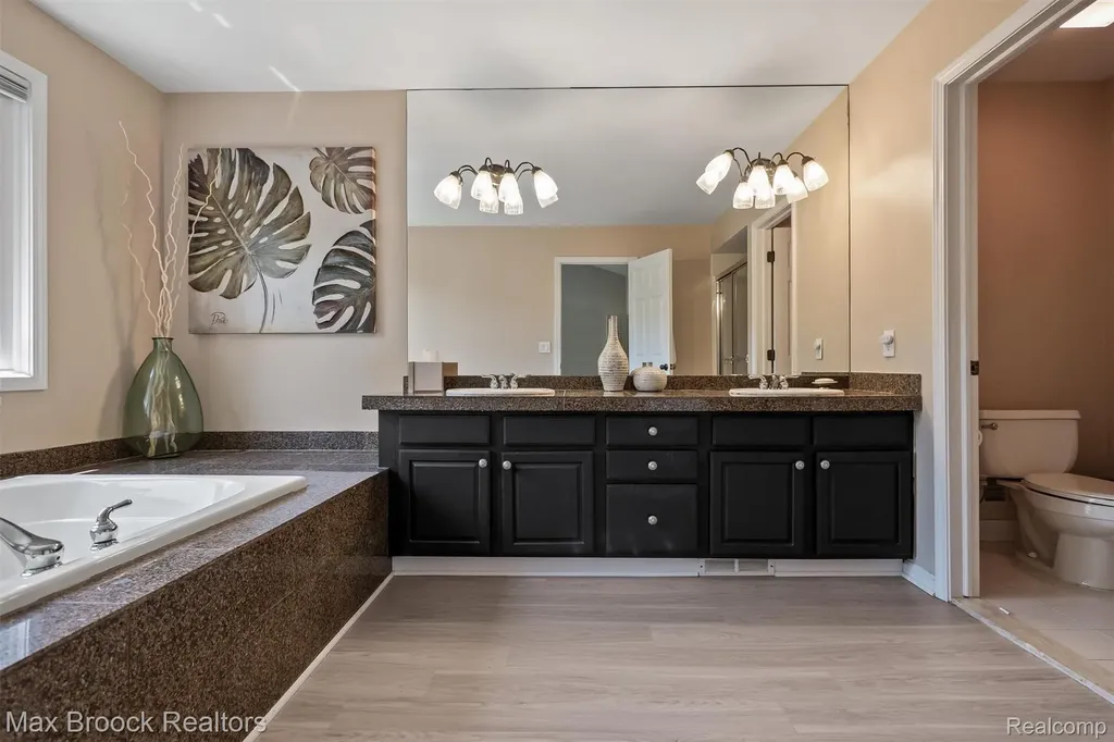 5101 Village Commons Drive West Bloomfield Charter Township MI 48322
