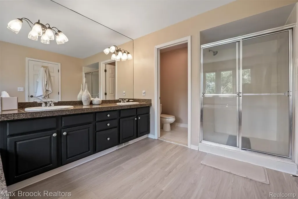 5101 Village Commons Drive West Bloomfield Charter Township MI 48322