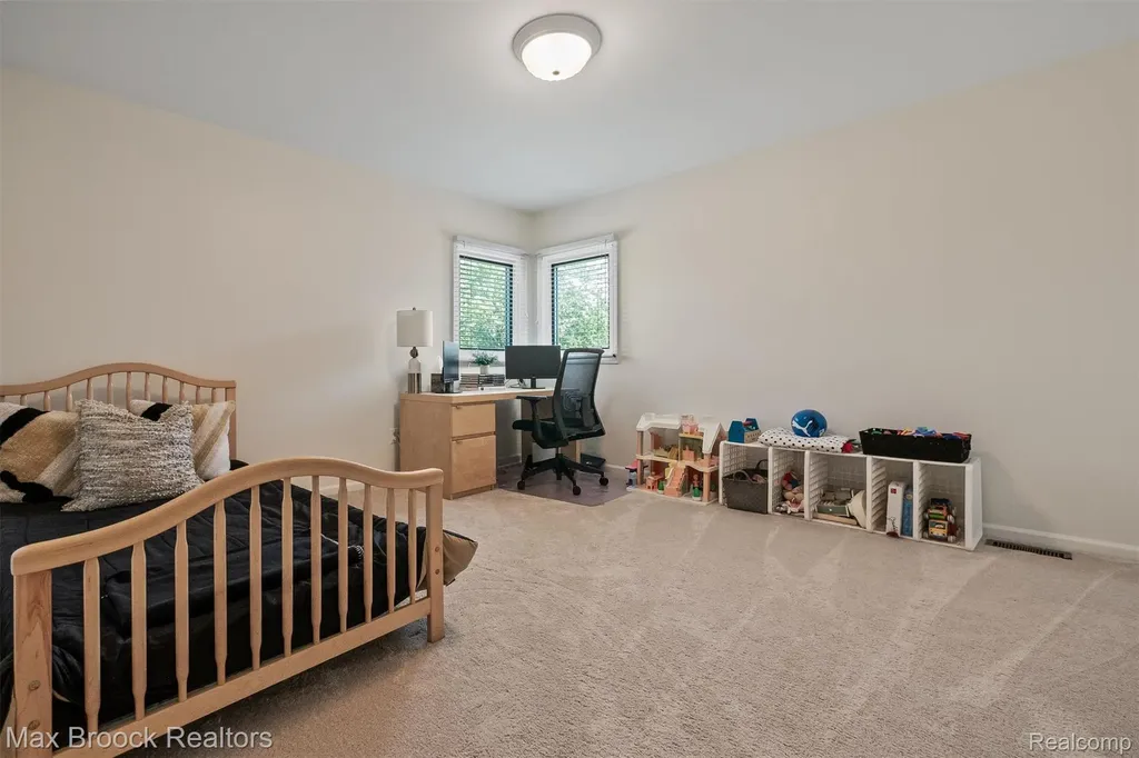 5101 Village Commons Drive West Bloomfield Charter Township MI 48322