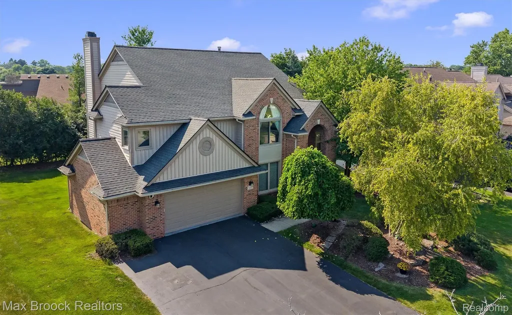 5101 Village Commons Drive West Bloomfield Charter Township MI 48322