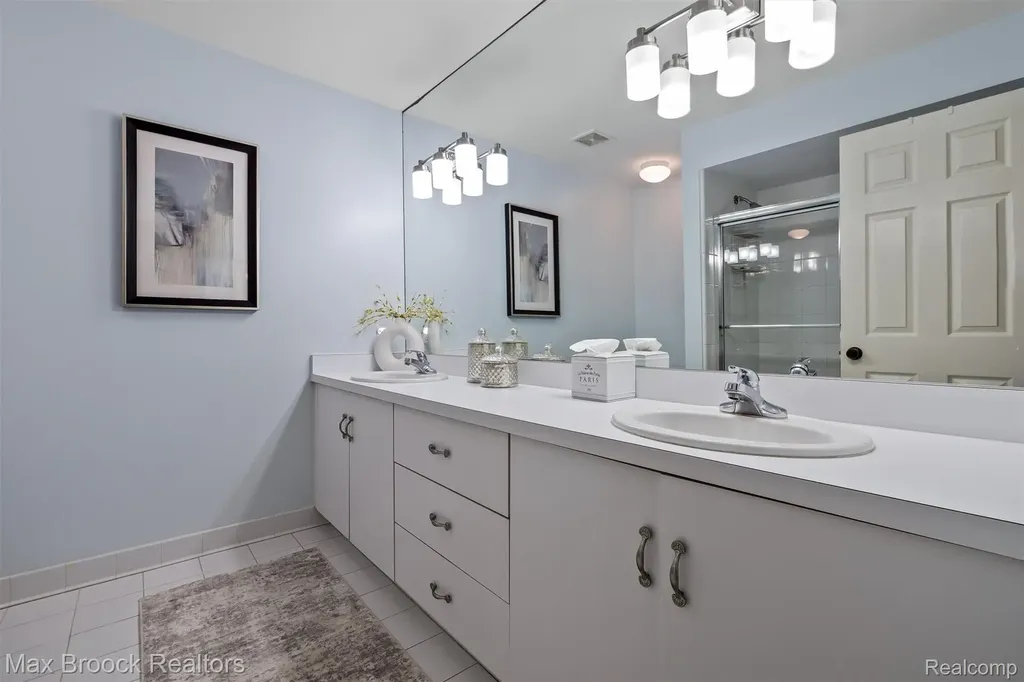 5101 Village Commons Drive West Bloomfield Charter Township MI 48322