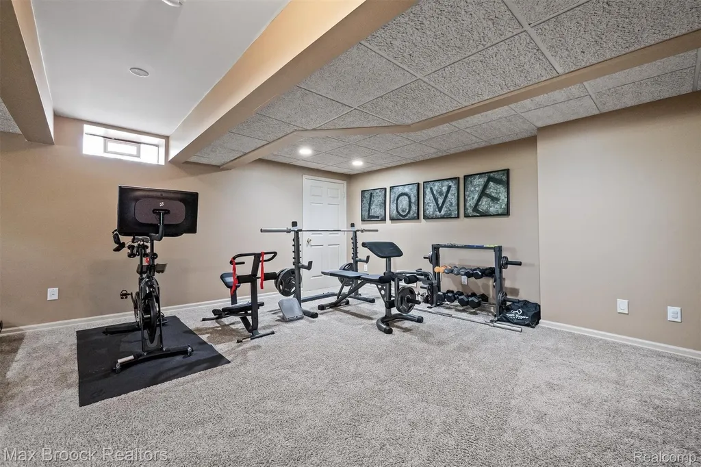 5101 Village Commons Drive West Bloomfield Charter Township MI 48322