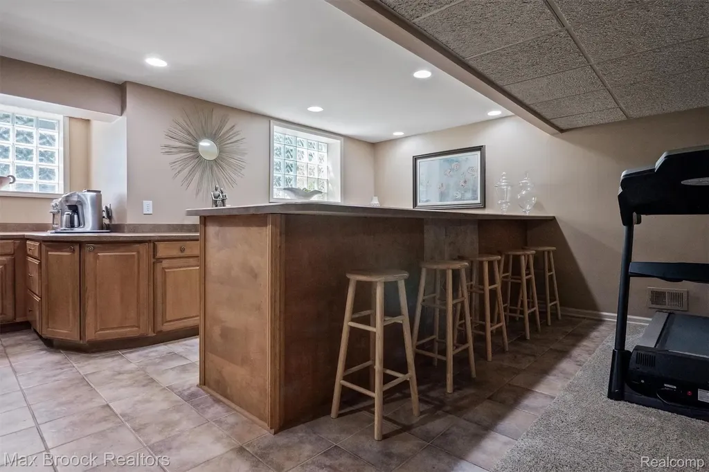 5101 Village Commons Drive West Bloomfield Charter Township MI 48322