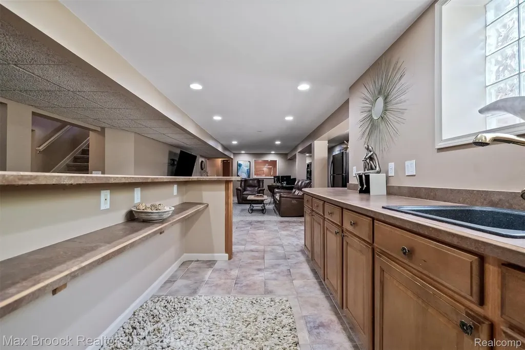 5101 Village Commons Drive West Bloomfield Charter Township MI 48322