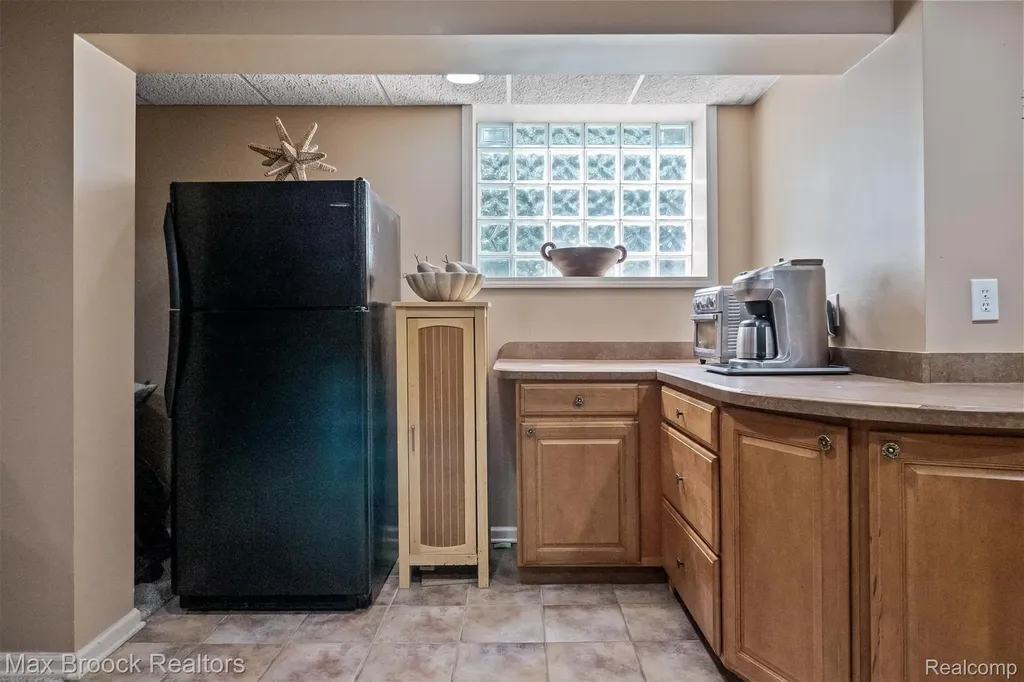5101 Village Commons Drive West Bloomfield Charter Township MI 48322