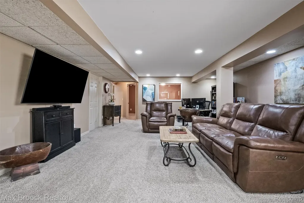 5101 Village Commons Drive West Bloomfield Charter Township MI 48322