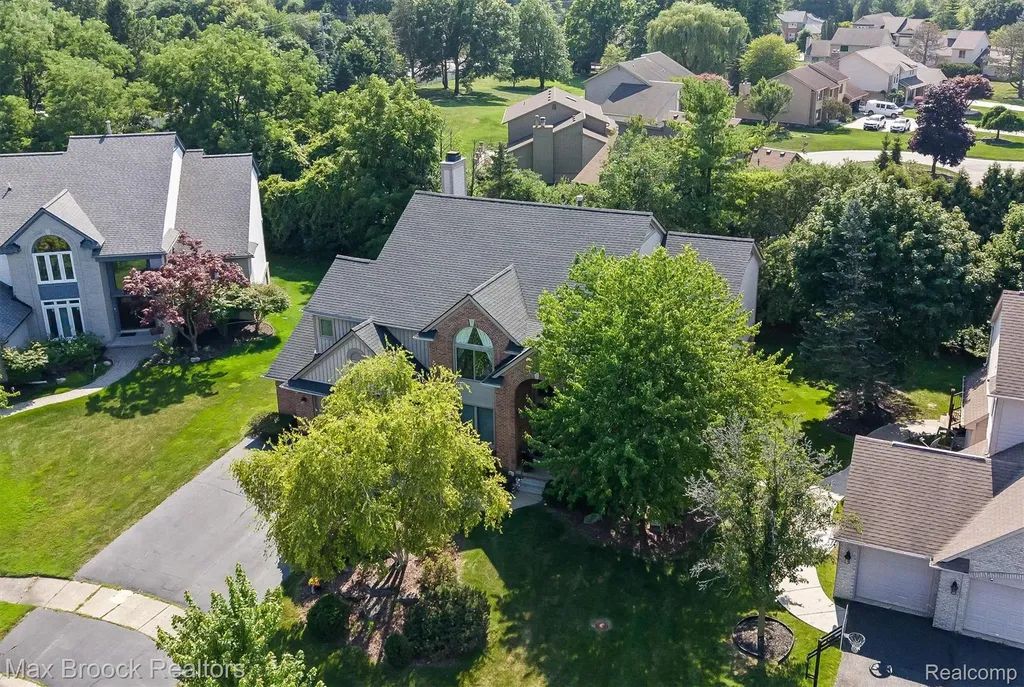 5101 Village Commons Drive West Bloomfield Charter Township MI 48322