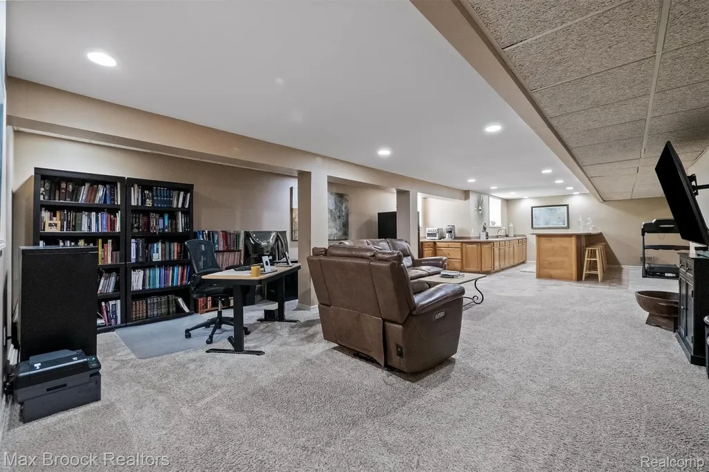 5101 Village Commons Drive West Bloomfield Charter Township MI 48322