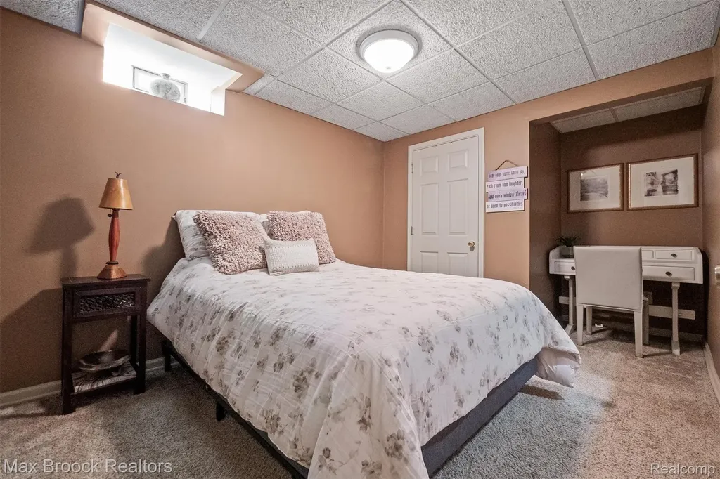 5101 Village Commons Drive West Bloomfield Charter Township MI 48322