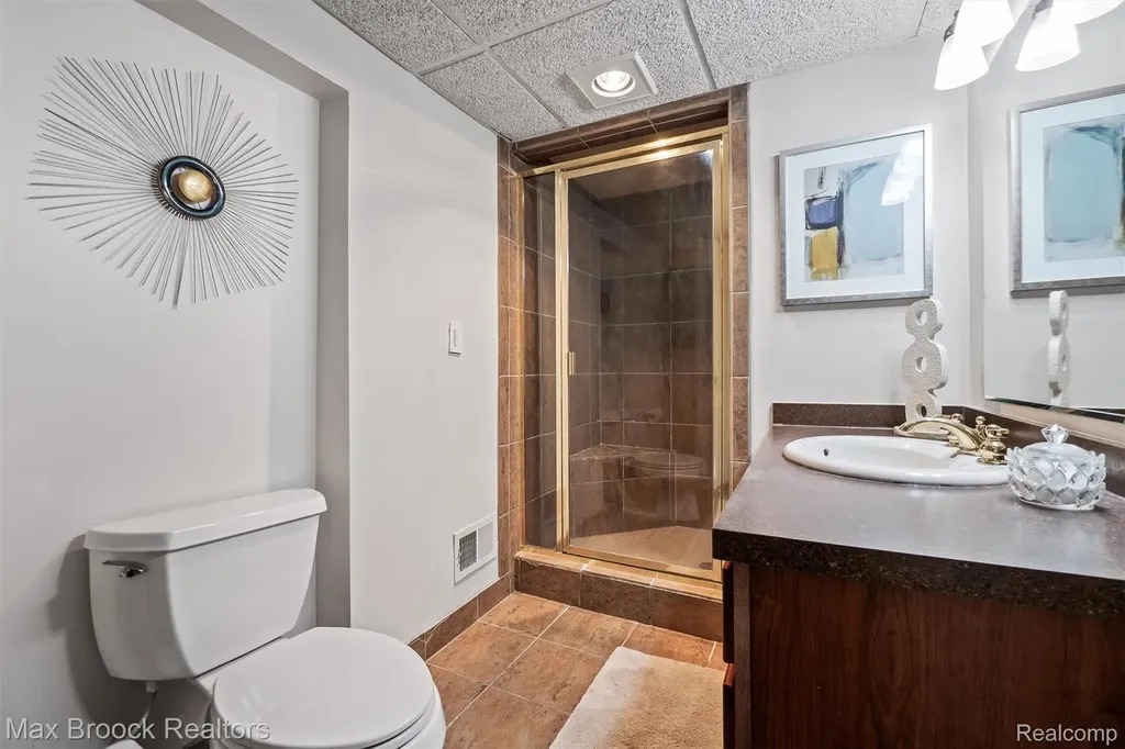 5101 Village Commons Drive West Bloomfield Charter Township MI 48322