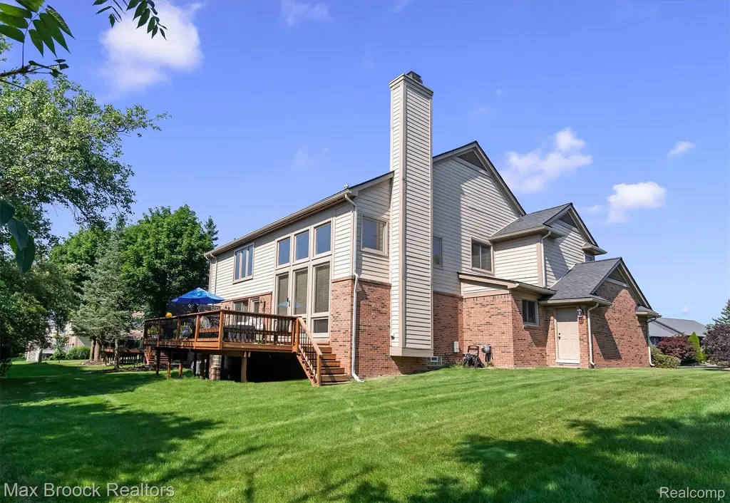 5101 Village Commons Drive West Bloomfield Charter Township MI 48322