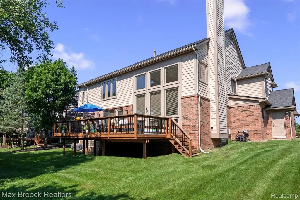 5101 Village Commons Drive West Bloomfield Charter Township MI 48322