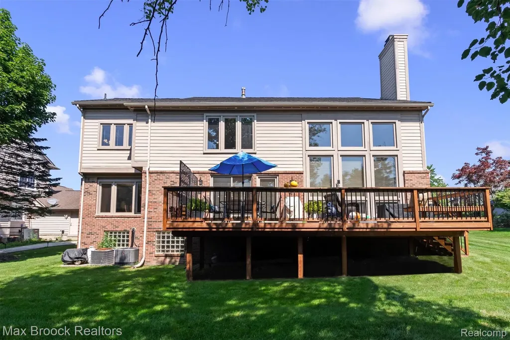 5101 Village Commons Drive West Bloomfield Charter Township MI 48322