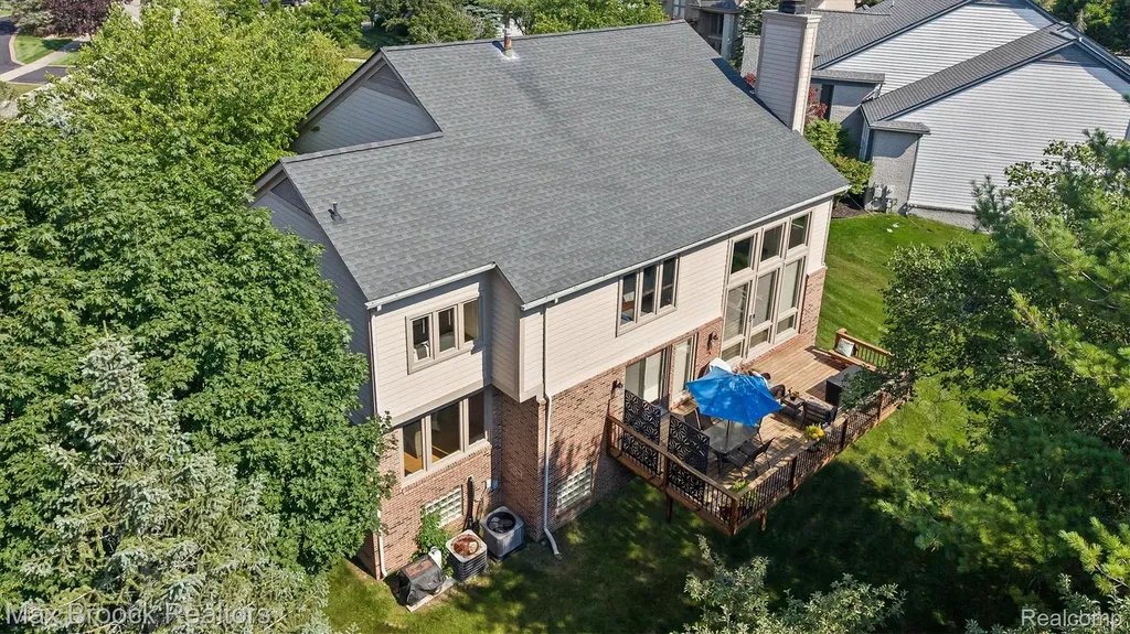 5101 Village Commons Drive West Bloomfield Charter Township MI 48322