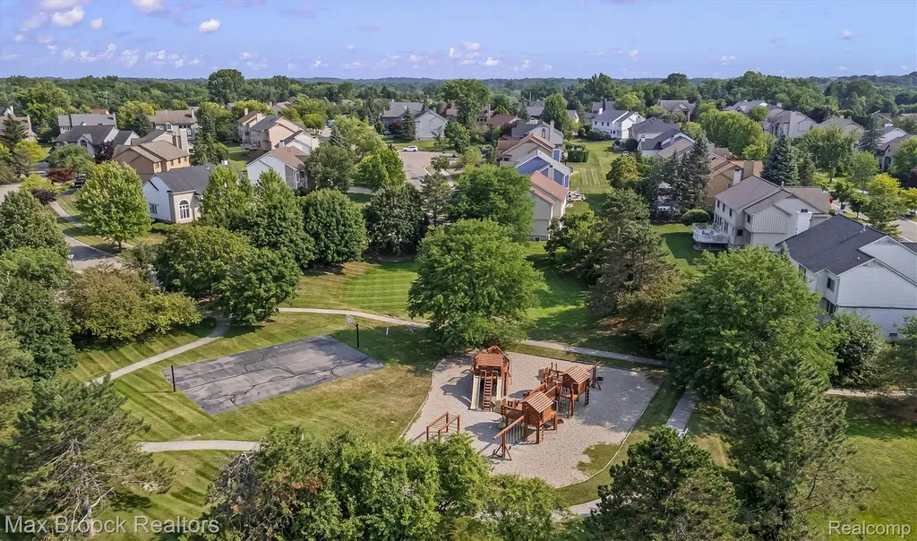 5101 Village Commons Drive West Bloomfield Charter Township MI 48322