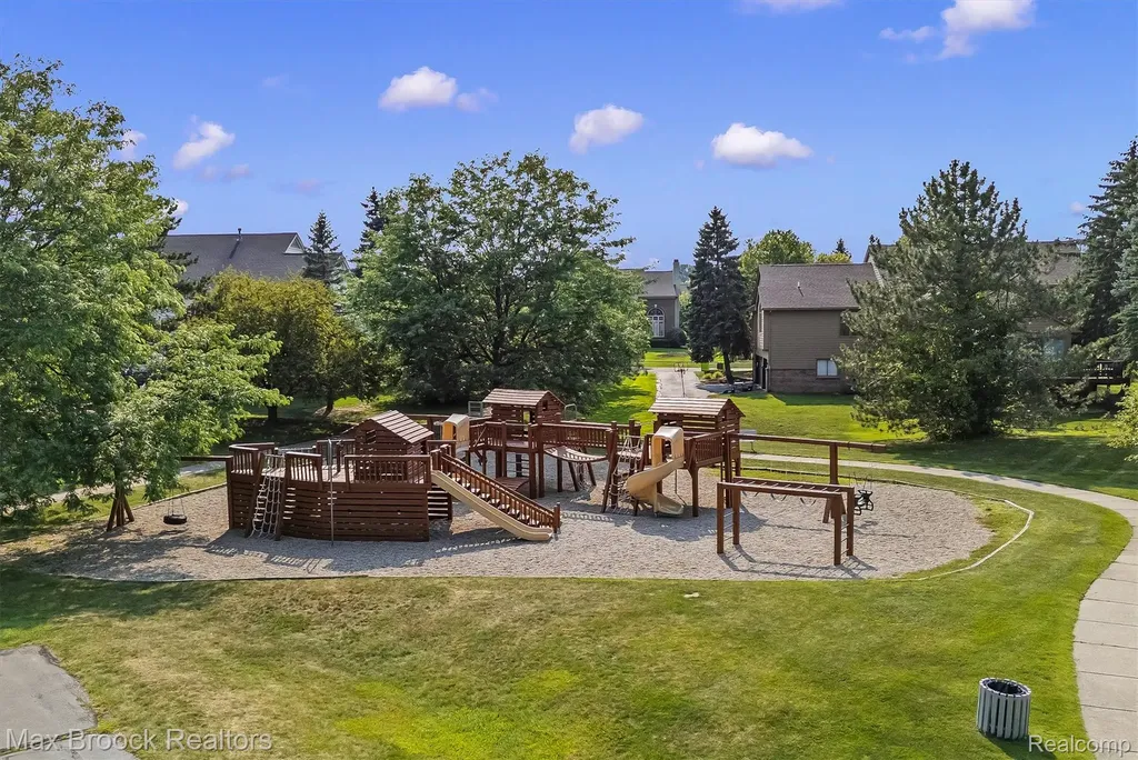 5101 Village Commons Drive West Bloomfield Charter Township MI 48322