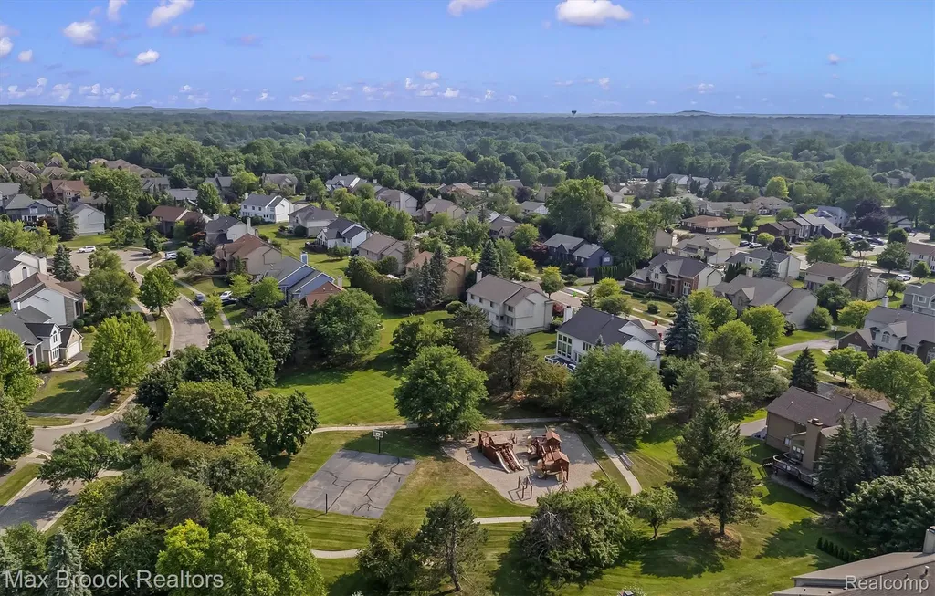 5101 Village Commons Drive West Bloomfield Charter Township MI 48322