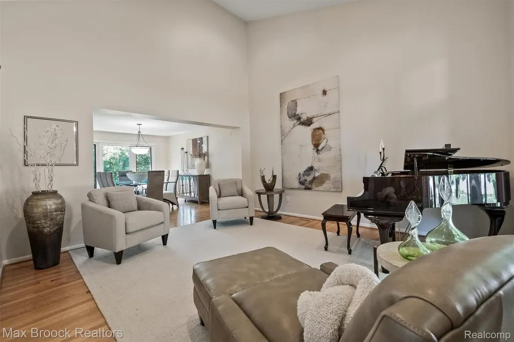 5101 Village Commons Drive West Bloomfield Charter Township MI 48322