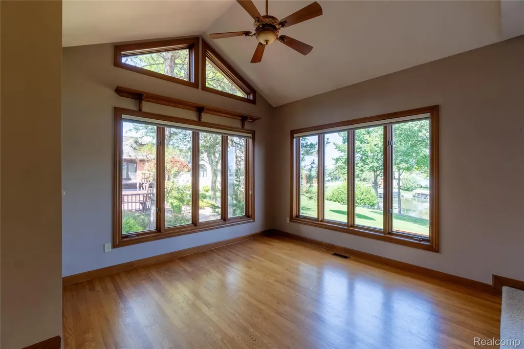 62 Chateaux Du Lac Drive Fenton Charter Township MI 48430