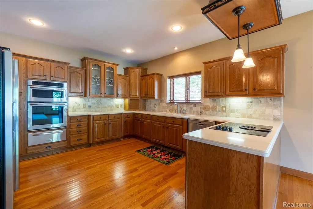 62 Chateaux Du Lac Drive Fenton Charter Township MI 48430