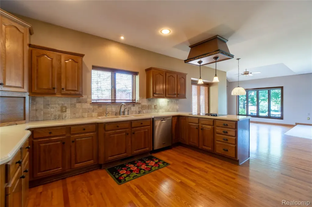 62 Chateaux Du Lac Drive Fenton Charter Township MI 48430