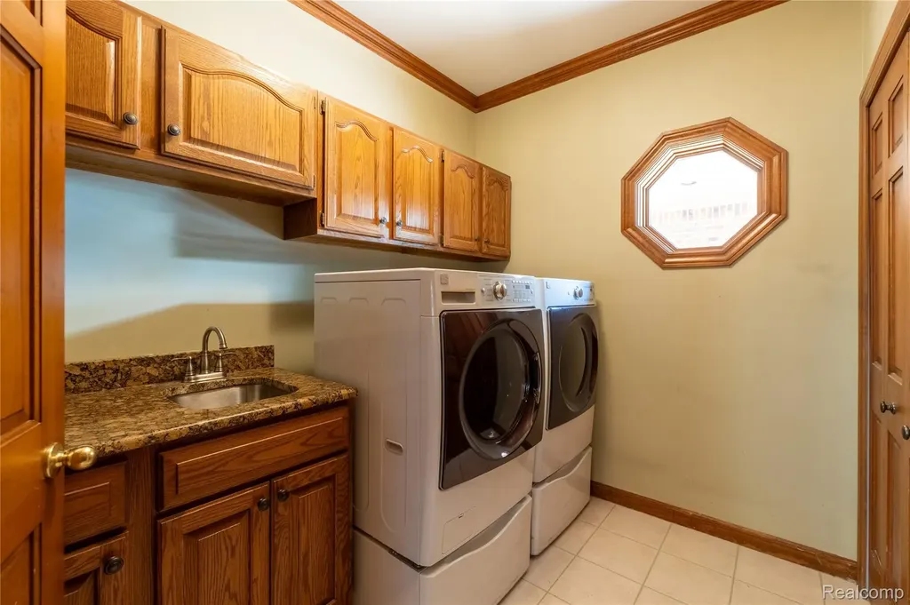 62 Chateaux Du Lac Drive Fenton Charter Township MI 48430
