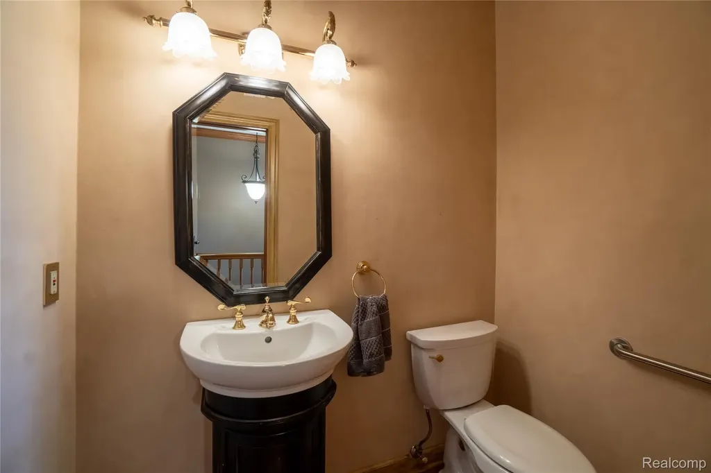 62 Chateaux Du Lac Drive Fenton Charter Township MI 48430