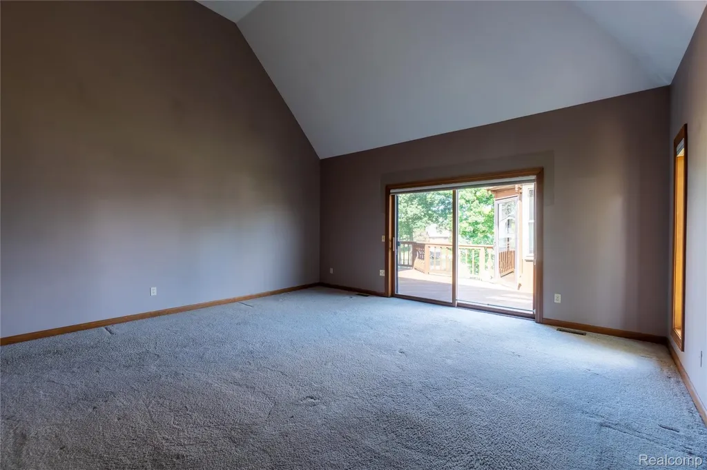 62 Chateaux Du Lac Drive Fenton Charter Township MI 48430