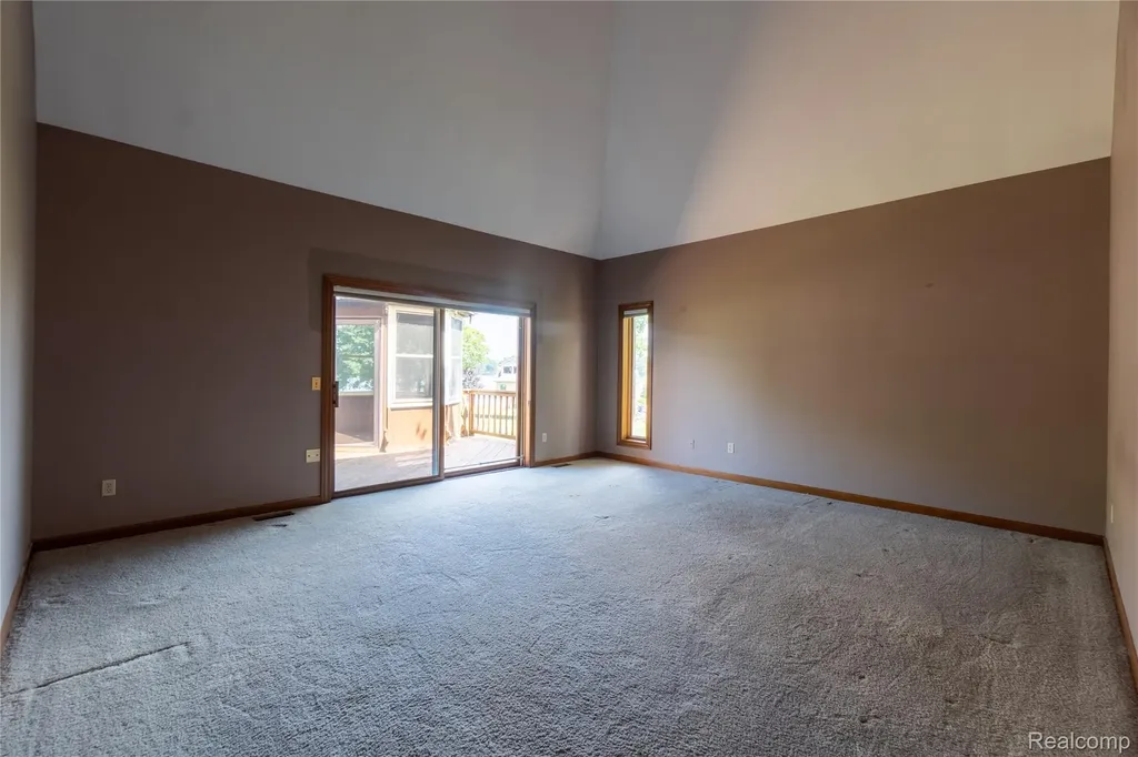 62 Chateaux Du Lac Drive Fenton Charter Township MI 48430
