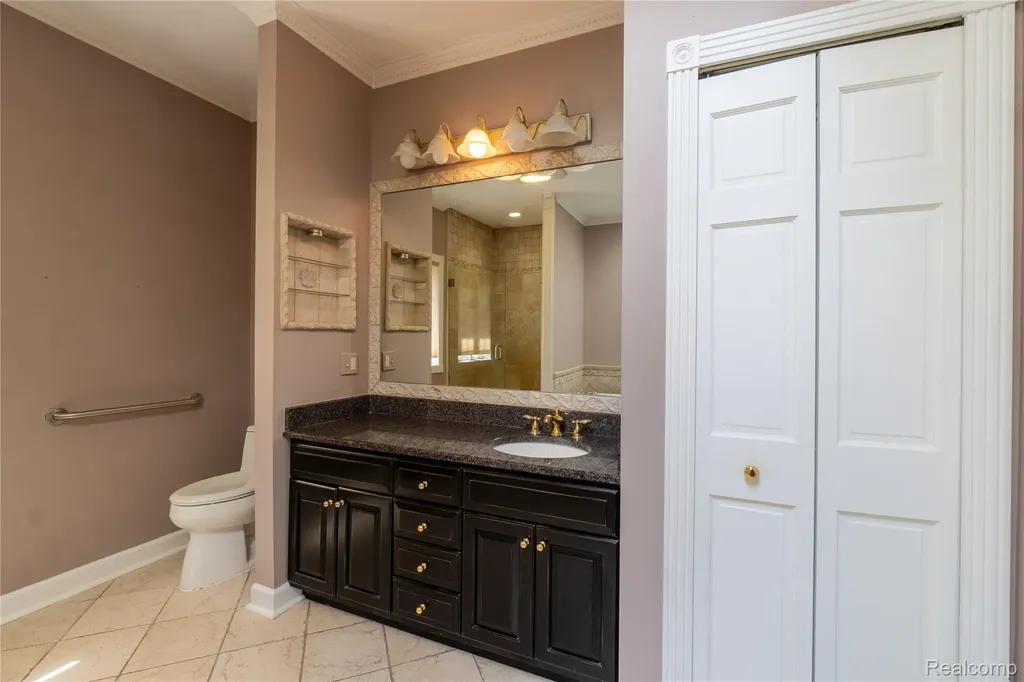 62 Chateaux Du Lac Drive Fenton Charter Township MI 48430