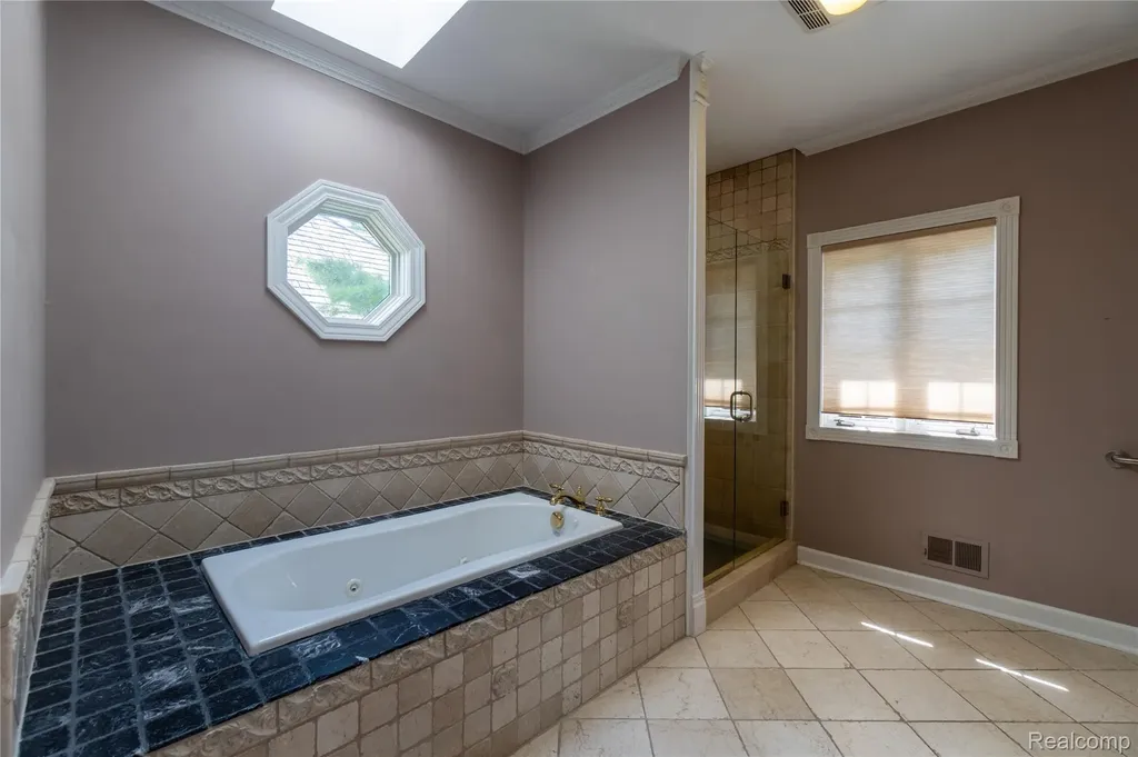 62 Chateaux Du Lac Drive Fenton Charter Township MI 48430