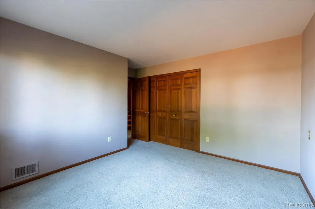 62 Chateaux Du Lac Drive Fenton Charter Township MI 48430