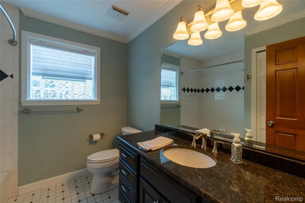 62 Chateaux Du Lac Drive Fenton Charter Township MI 48430