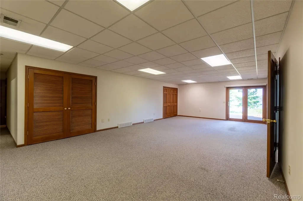 62 Chateaux Du Lac Drive Fenton Charter Township MI 48430