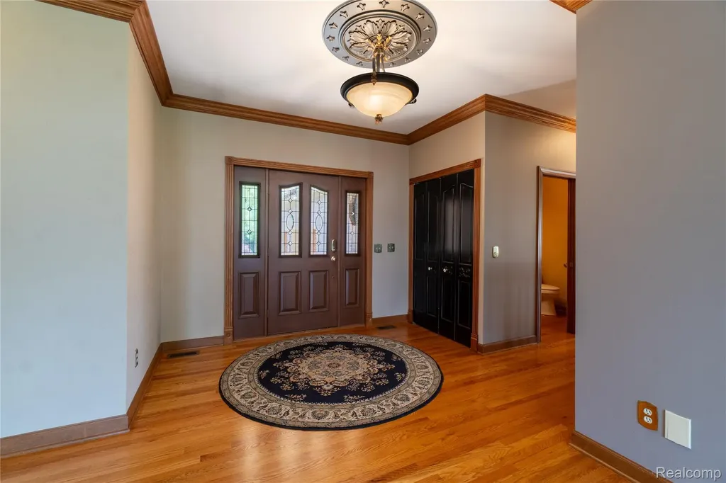 62 Chateaux Du Lac Drive Fenton Charter Township MI 48430