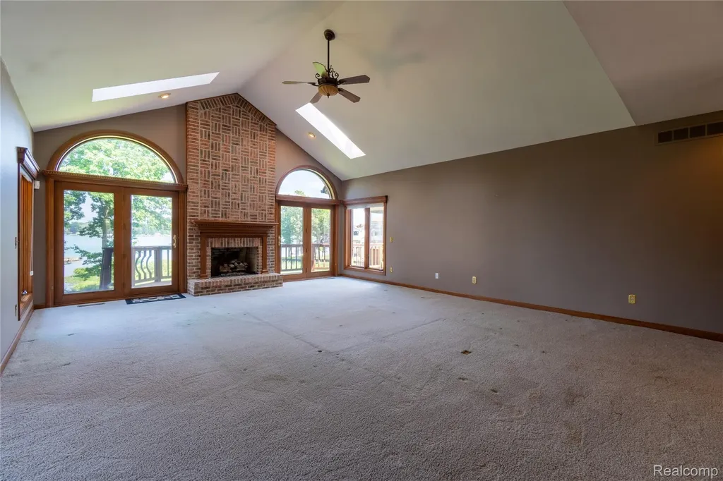 62 Chateaux Du Lac Drive Fenton Charter Township MI 48430