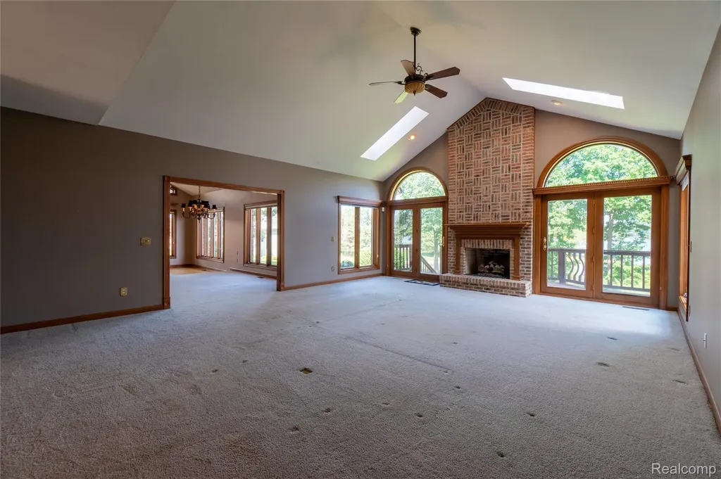 62 Chateaux Du Lac Drive Fenton Charter Township MI 48430