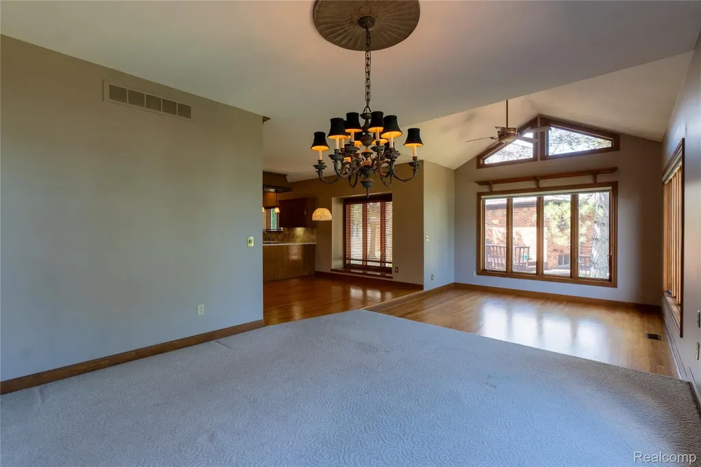 62 Chateaux Du Lac Drive Fenton Charter Township MI 48430