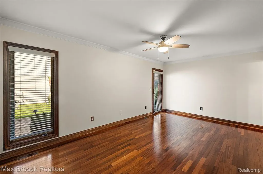43909 Welland Drive Clinton Charter Township MI 48038