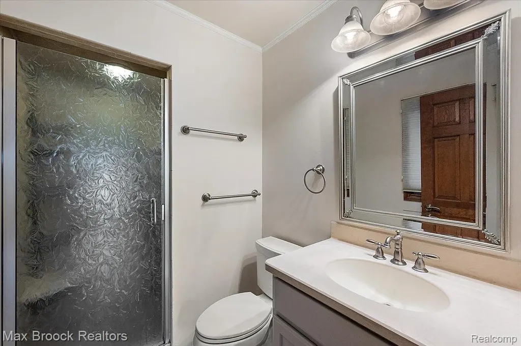43909 Welland Drive Clinton Charter Township MI 48038